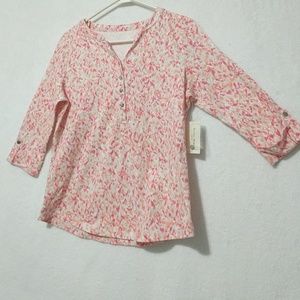 Womens quarter length sleeve top. Size petite smal